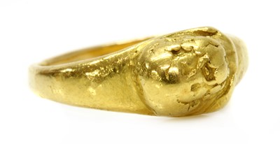 Lot 6 - A high carat gold cameo ring