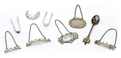 Lot 450 - A collection of silver plated items