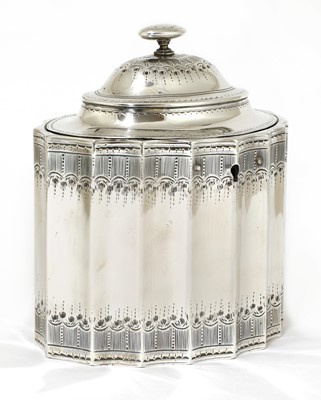 Lot 501 - A George III silver tea caddy