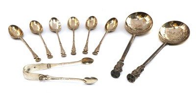 Lot 121 - A pair of cased apostle spoons