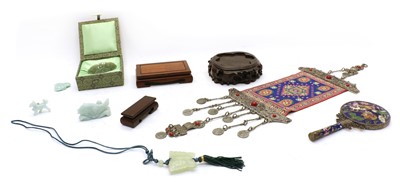 Lot 464 - A collection of Chinese items