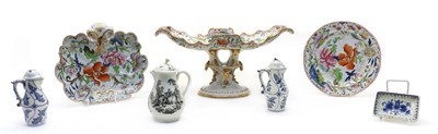 Lot 437 - A collection of ceramics