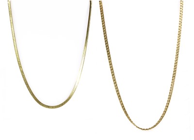 Lot 195 - A gold textured herringbone link chain