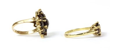 Lot 191 - A 9ct gold garnet cluster ring
