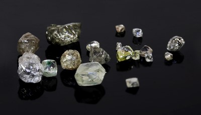 Lot 1194 - A quantity of unmounted diamonds