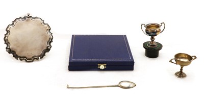 Lot 105 - A collection of silver items