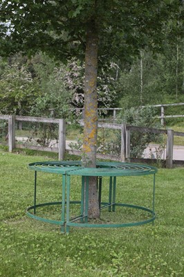 Lot 786 - A Regency-style green-painted wrought iron tree seat