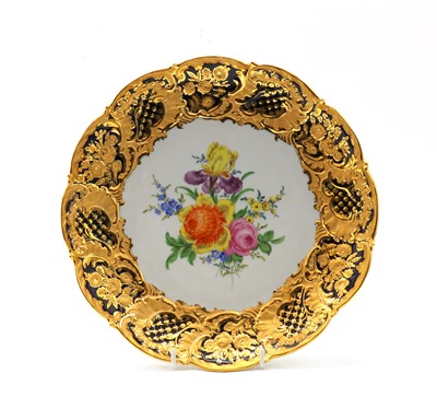 Lot 421 - A Meissen porcelain cabinet plate
