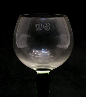 Lot 320 - A large collection of glassware
