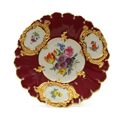 Lot 419 - A Meissen porcelain cabinet plate