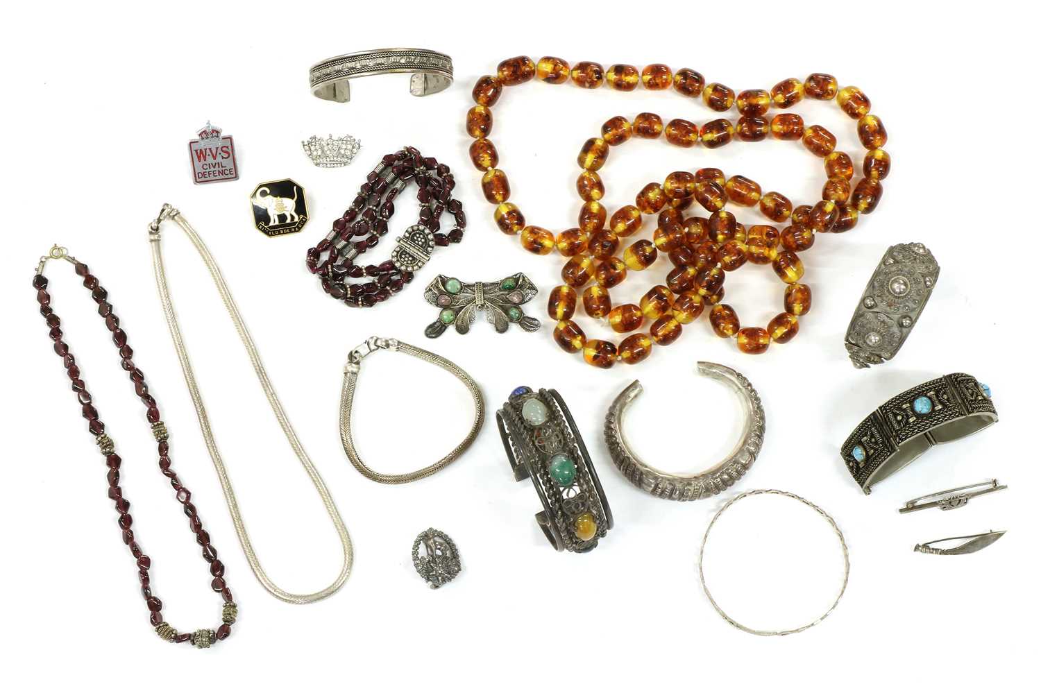 Lot 203 - A quantity of silver and costume jewellery