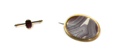 Lot 1426 - A gold single stone garnet brooch