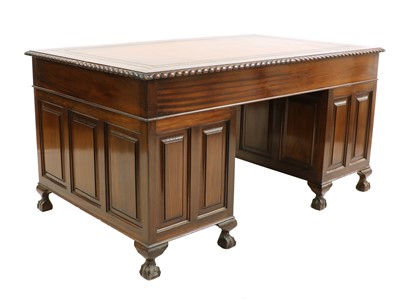 Lot 354 - An Edwardian mahogany pedestal desk
