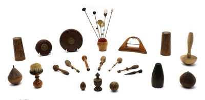 Lot 114 - A collection of treen items