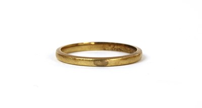 Lot 83 - A gold wedding ring