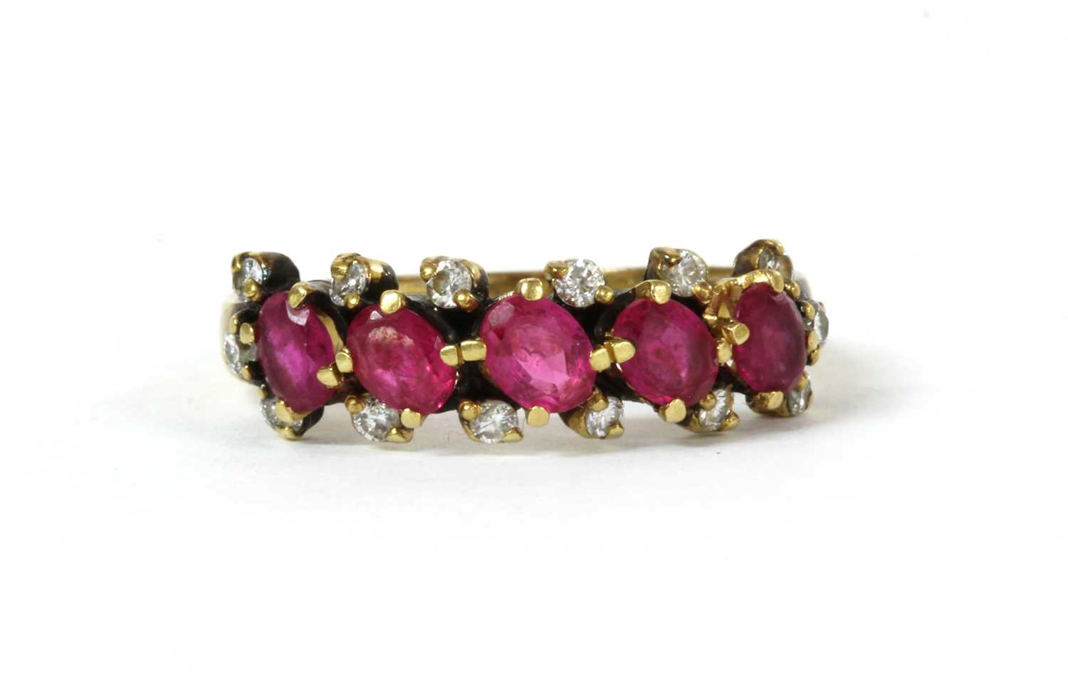 Lot 112 - A gold ruby and diamond ring