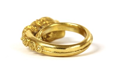 Lot 86 - A gold Etruscan-revival style ring