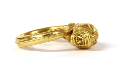Lot 86 - A gold Etruscan-revival style ring