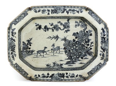 Lot 281 - A Chinese blue and white meat plate