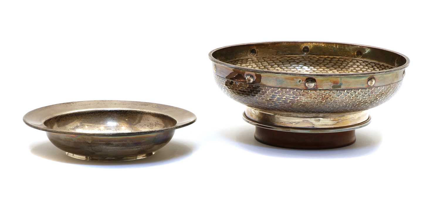 Lot 8 - A footed silver bowl