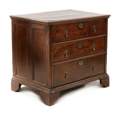 Lot 239 - A small oak chest of drawers