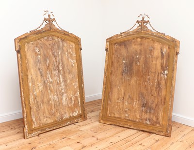 Lot 466 - A pair of giltwood wall mirrors