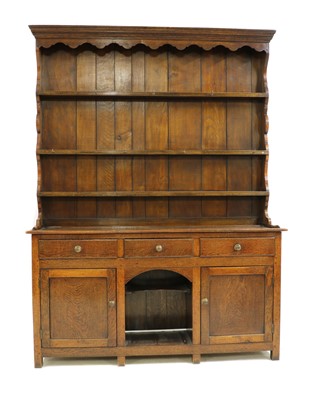 Lot 439 - An oak dresser