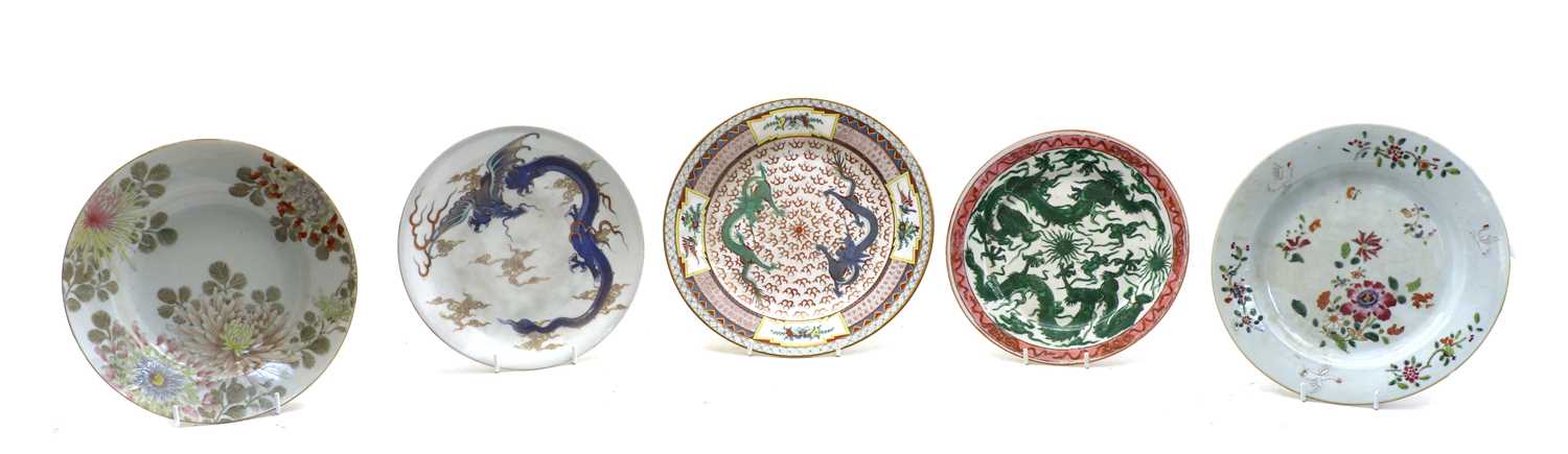 Lot 86 - A late 19th/early 20th century famille rose plate