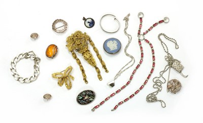Lot 211 - A quantity of silver and costume jewellery