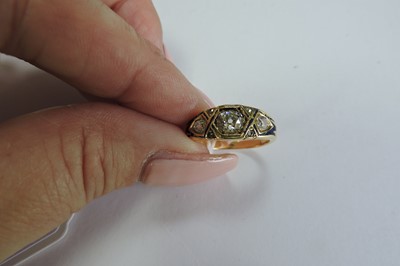 Lot 40 - A Victorian three stone graduated diamond and enamel ring, c.1860