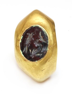 Lot 9 - A Roman hollow gold hardstone intaglio ring