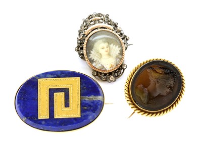 Lot 81 - A late Victorian gold mounted Tassie intaglio brooch, by Benzie of Cowes
