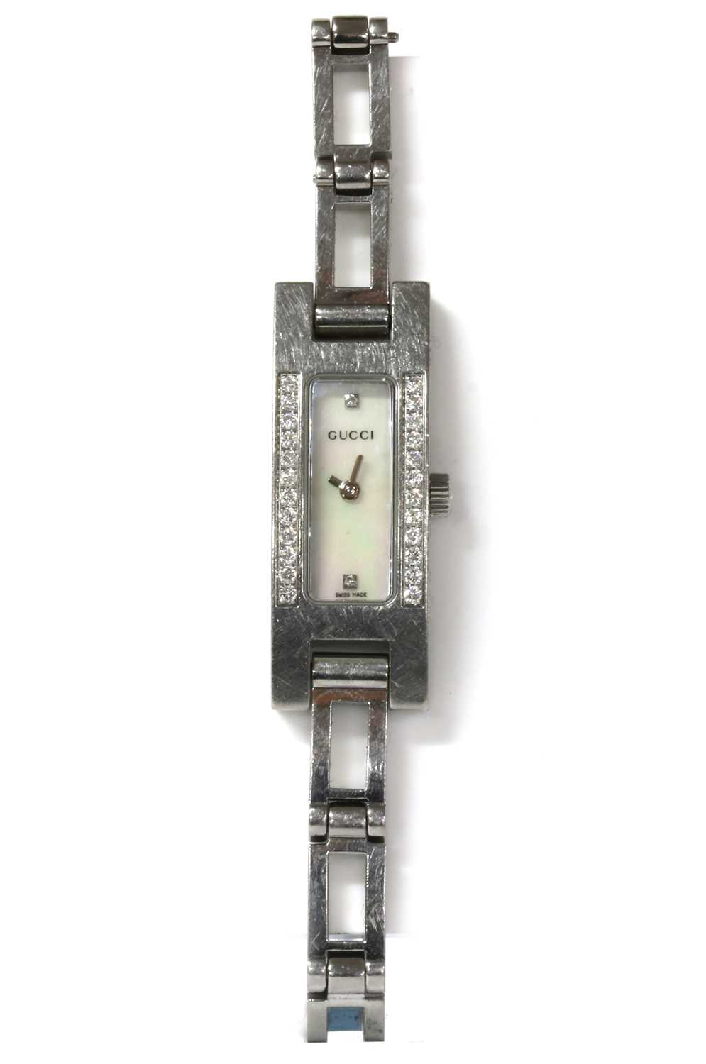 Lot 242 - A ladies' stainless steel Gucci bracelet watch