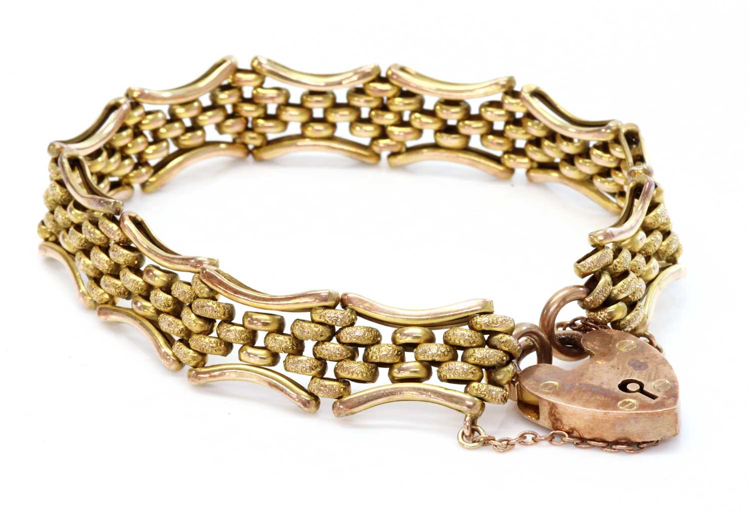 Lot 123 - An Edwardian 9ct gold gate bracelet