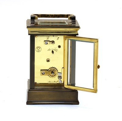 Lot 143 - A modern brass carriage clock