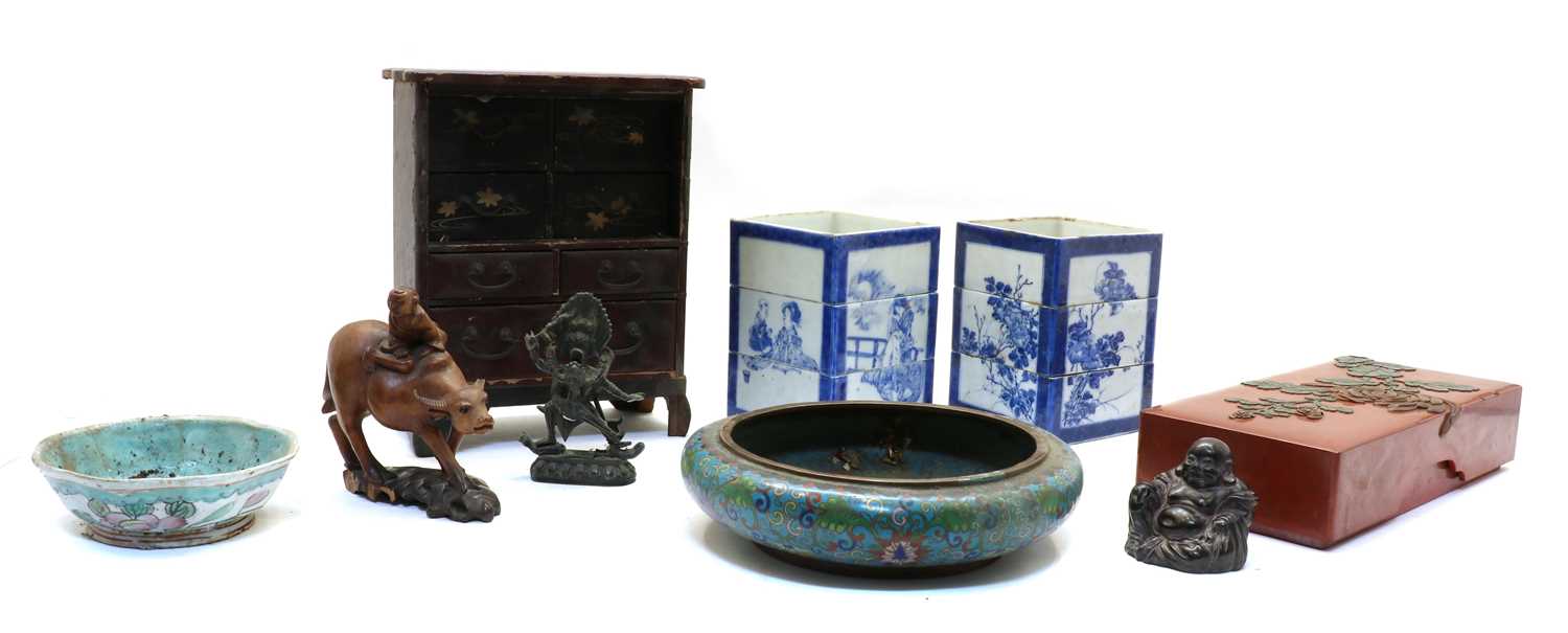 Lot 215 - A collection of Asian items