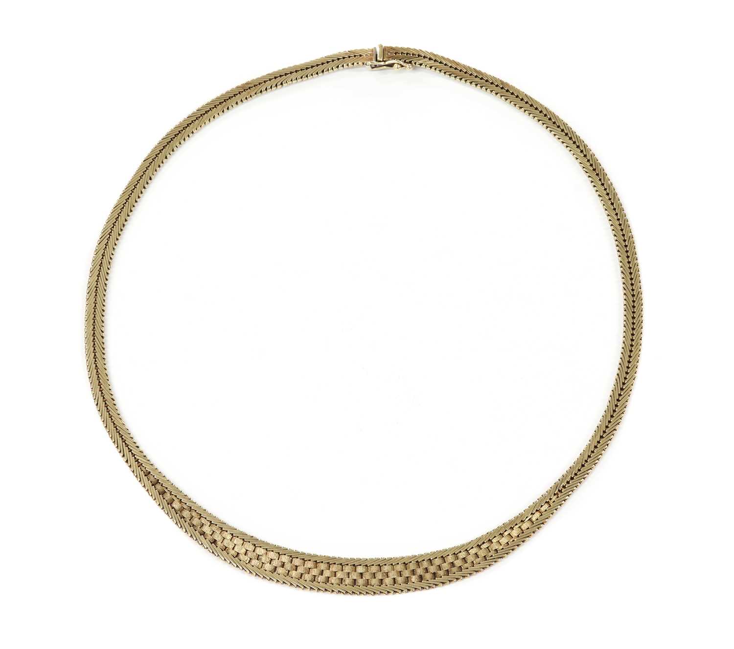 Lot 1059 - A 9ct gold necklace