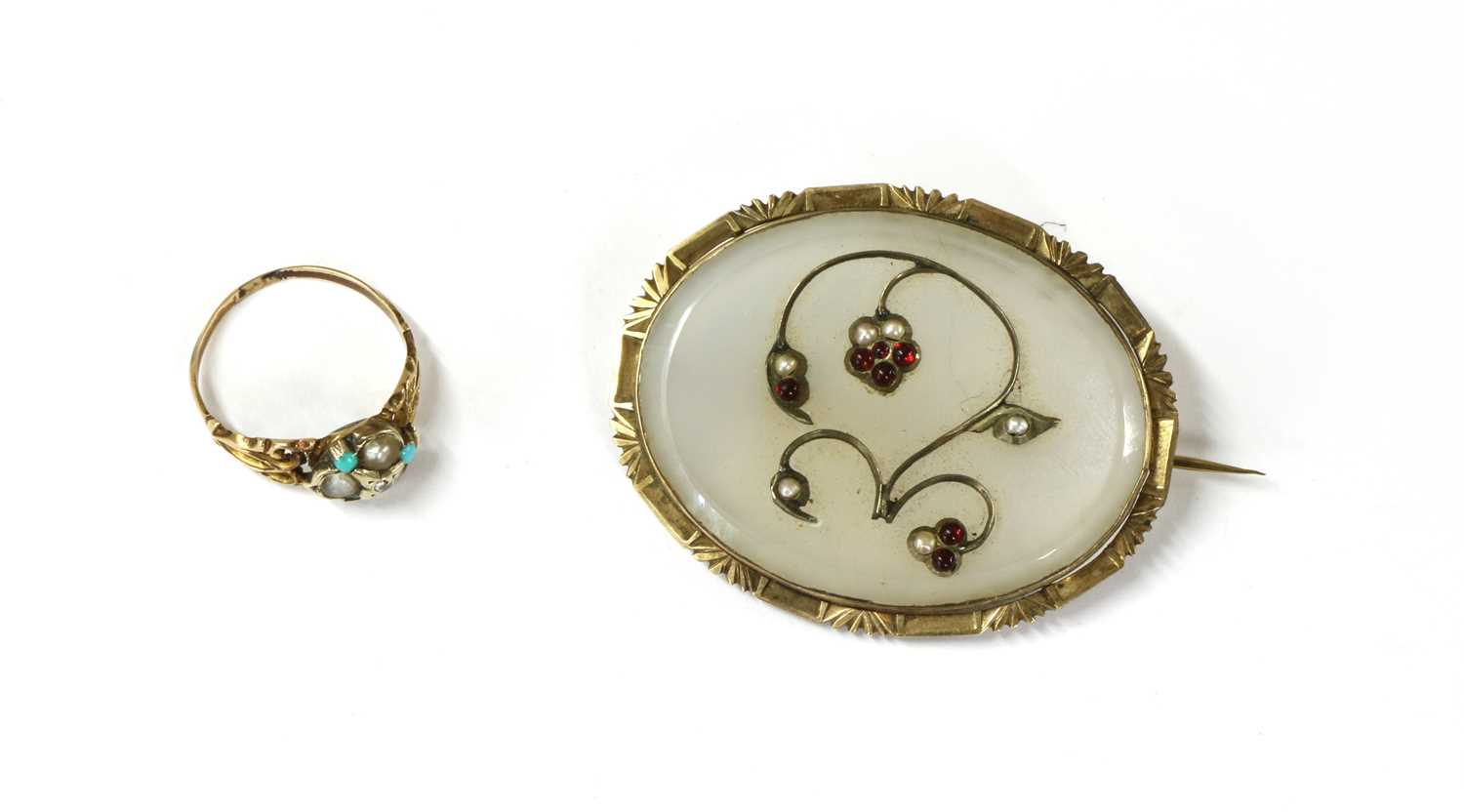 Lot 11 - A gold chalcedony, paste and split pearl brooch