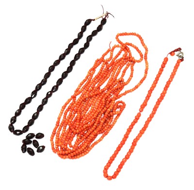 Lot 1450 - A long string of coral beads