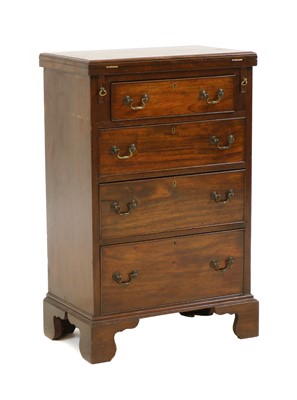 Lot 399 - A small George III-style mahogany bachelor's chest