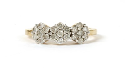Lot 60 - A gold diamond cluster ring.