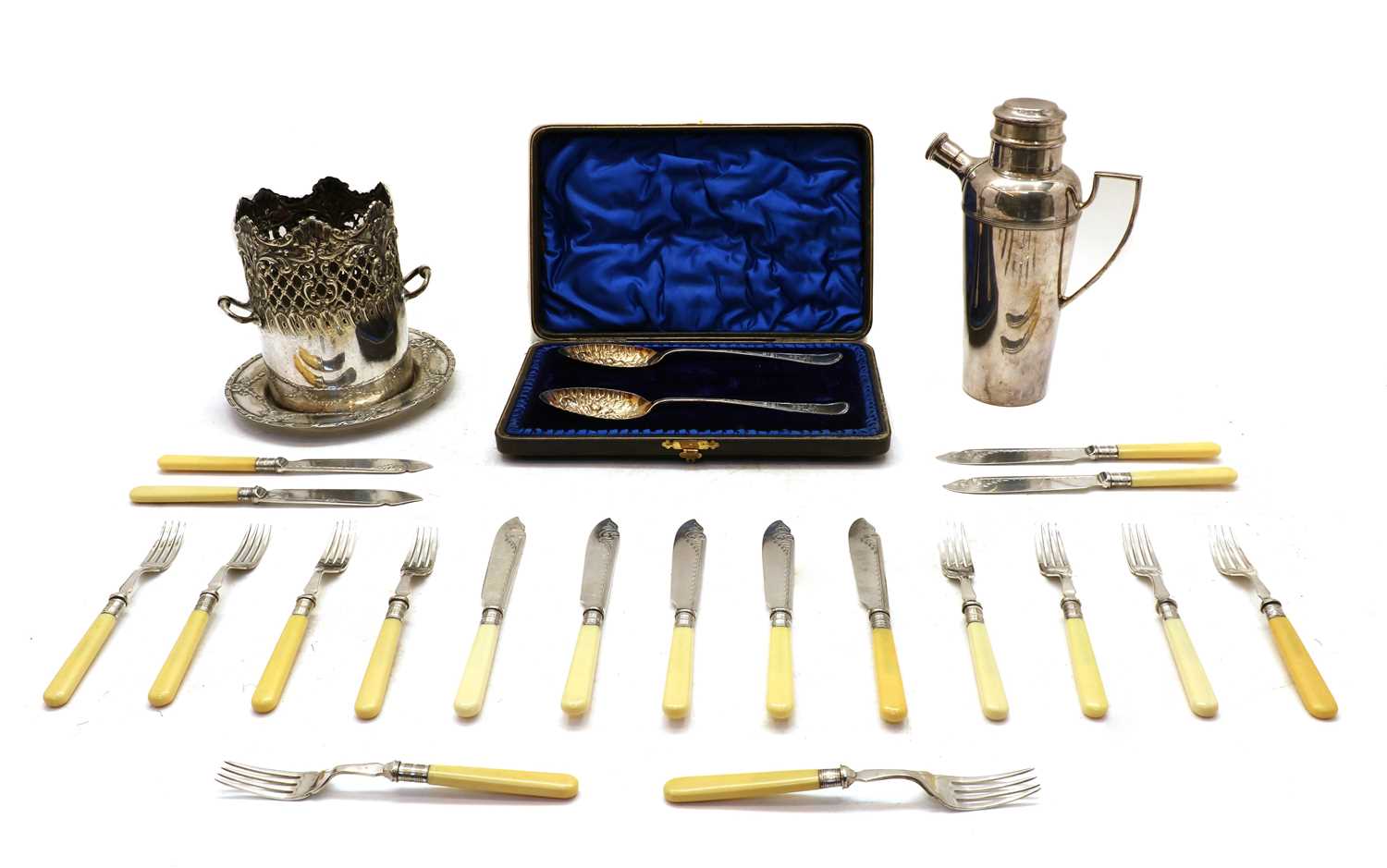 Lot 37 - Silver plated items