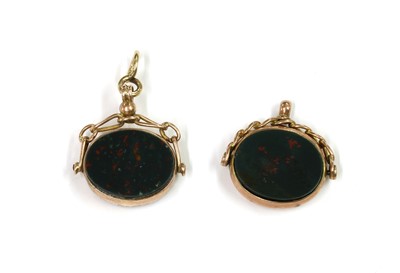 Lot 1491 - A 9ct gold bloodstone swivel fob