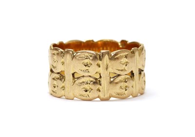 Lot 1082 - A gold two row pierced band ring