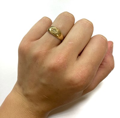 Lot 1030 - An 18ct gold single stone diamond ring