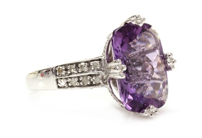 Lot 1253 - A white gold amethyst and diamond ring