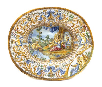 Lot 256 - A large Italian oval Maiolica charger