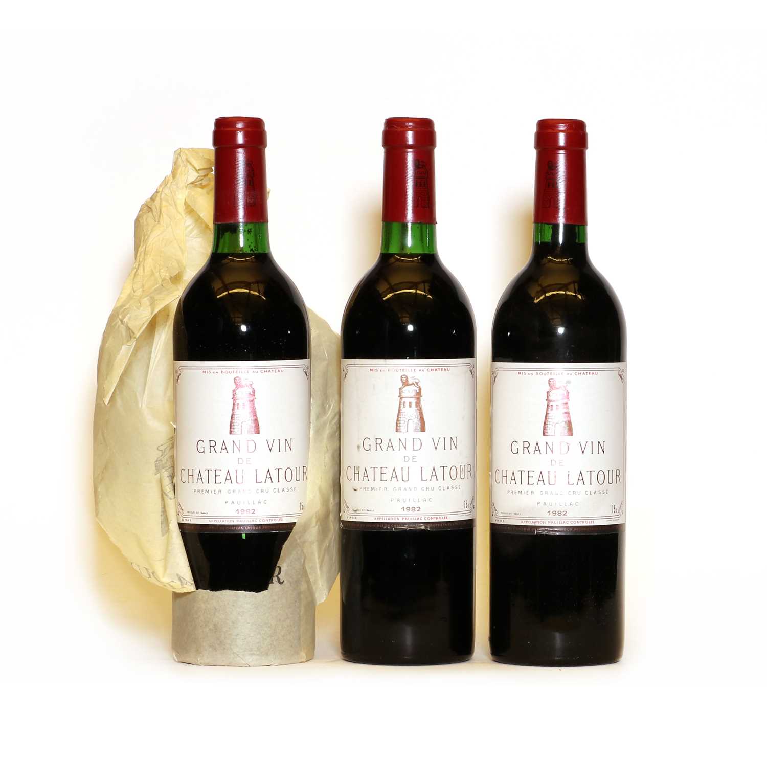 Lot 191 - Chateau Latour, 1er Cru Classe, Pauillac, 1982, three bottles