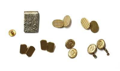 Lot 1371 - A quantity of gentlemen's jewellery