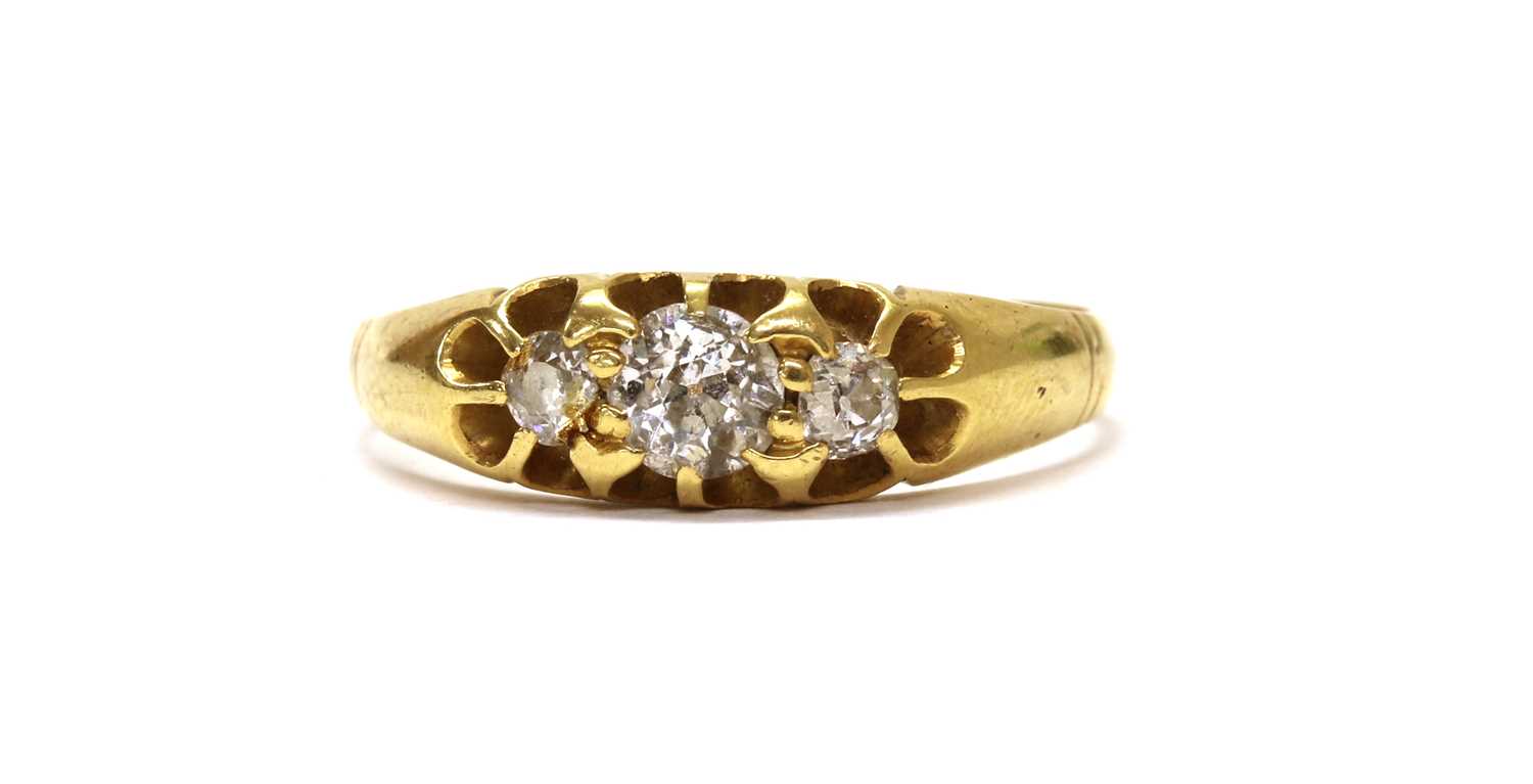 Lot 1031 - An Edwardian gold three stone diamond ring